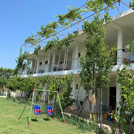 Ξενοδοχείο με διαμερίσματα Vila Precetaj *