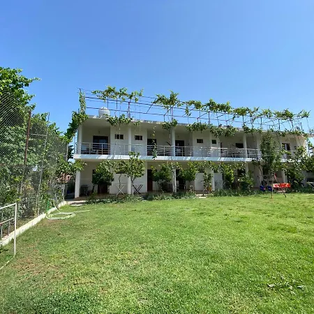 Ξενοδοχείο με διαμερίσματα Vila Precetaj Velipojë