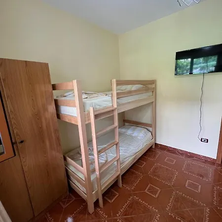 Ξενοδοχείο με διαμερίσματα Vila Precetaj *