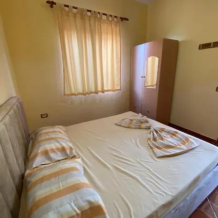 Vila Precetaj * Velipojë