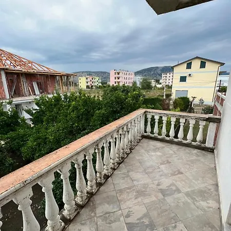Vila Precetaj * Velipojë